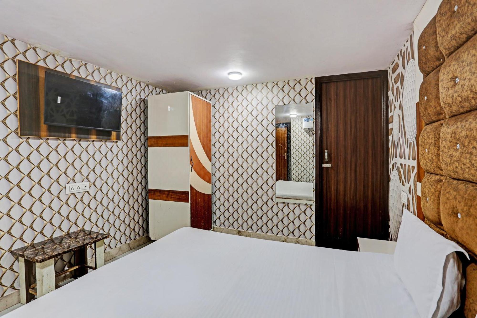 Hotel O Saffron Night Stay Амрітсар Екстер'єр фото